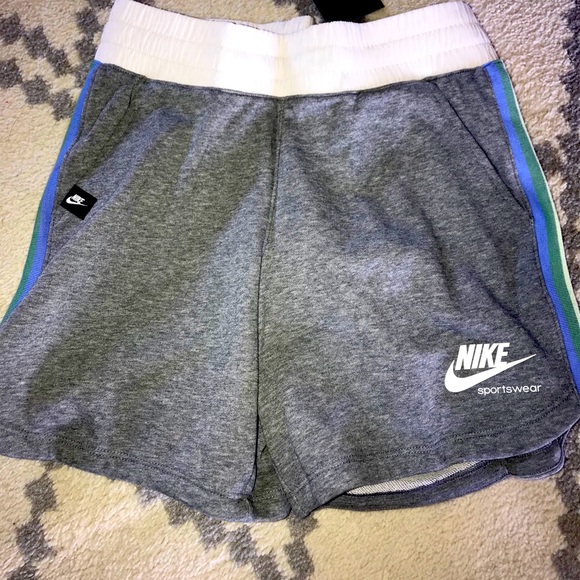 Shorts - Picture 1 of 4